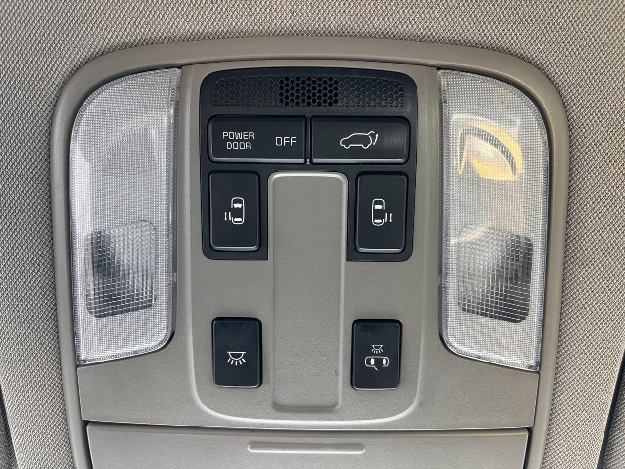 2020 Kia Sedona LX Photo