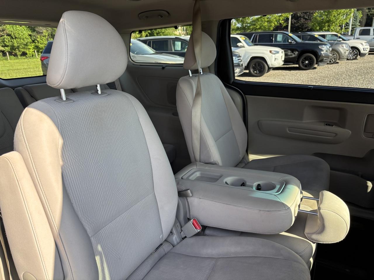2020 Kia Sedona LX Photo