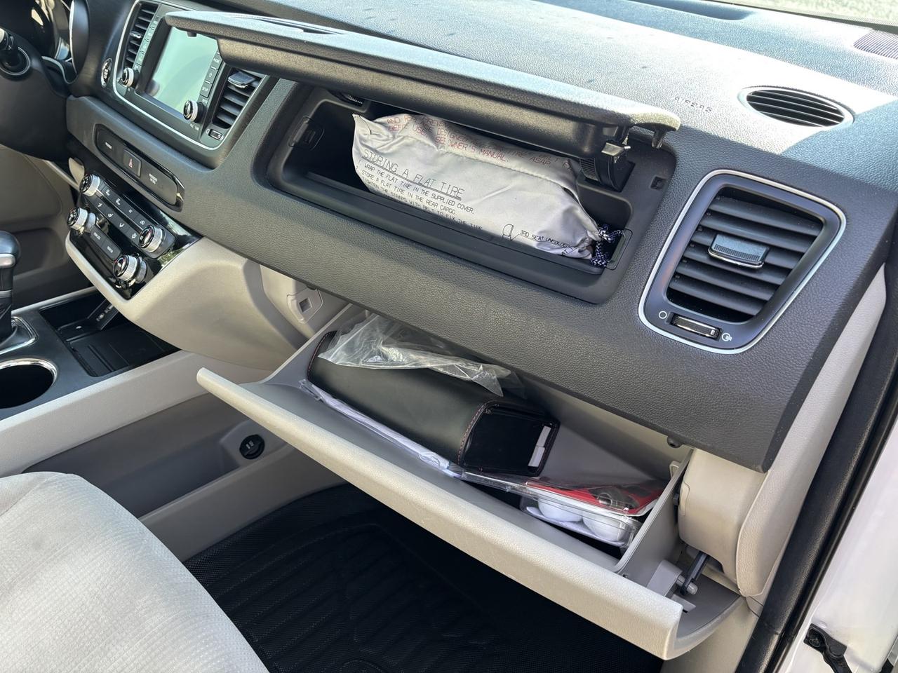 2020 Kia Sedona LX Photo