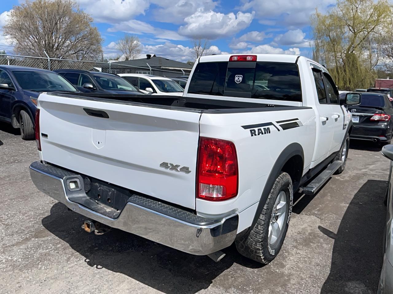 2014 RAM 1500 SLT Photo2