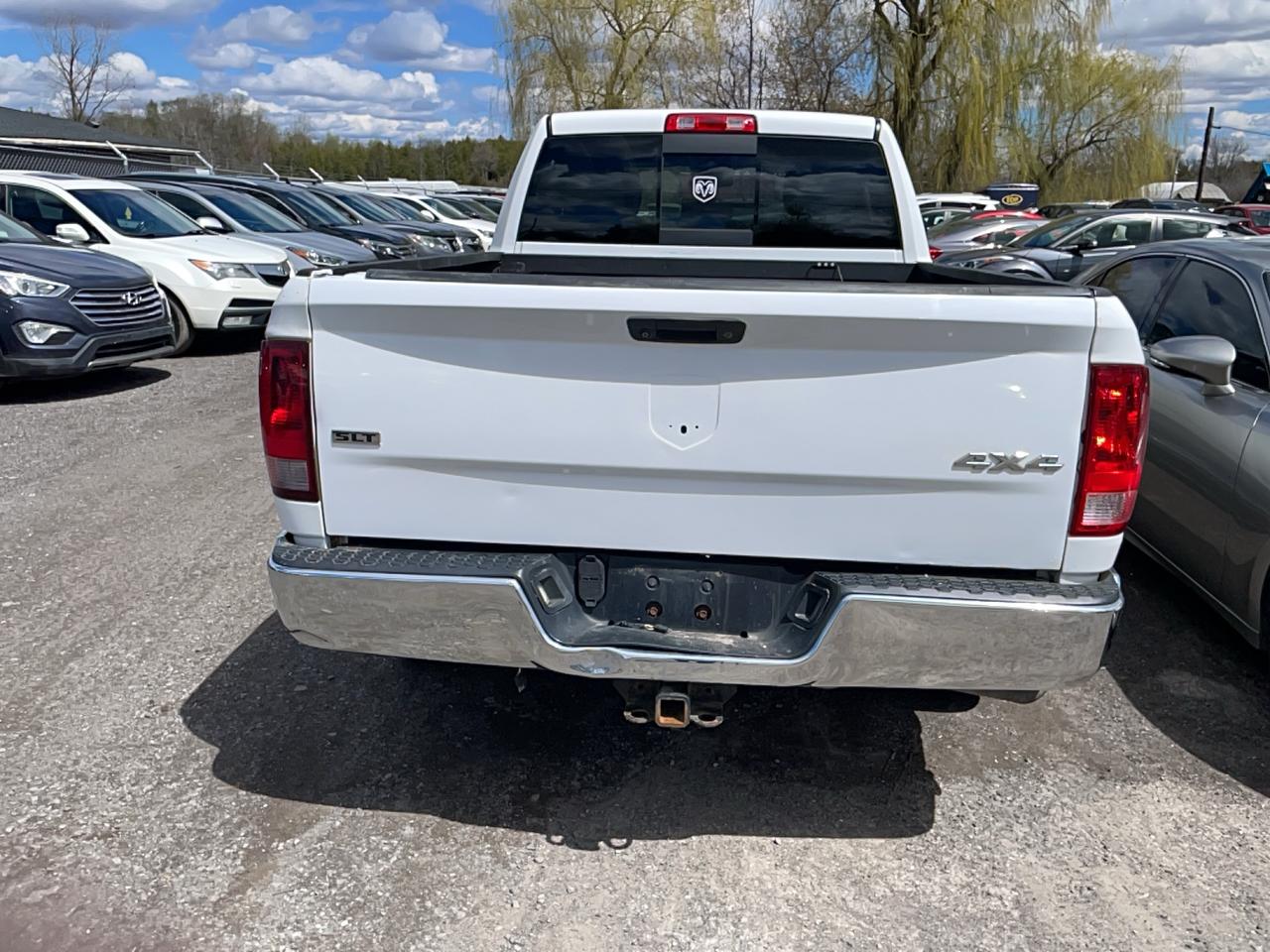 2014 RAM 1500 SLT Photo3