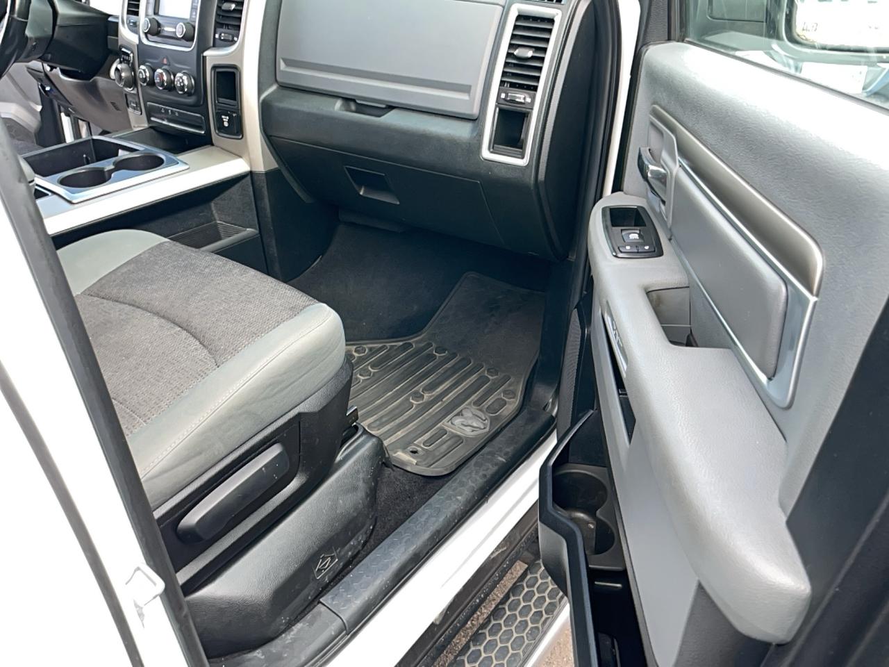 2014 RAM 1500 SLT Photo
