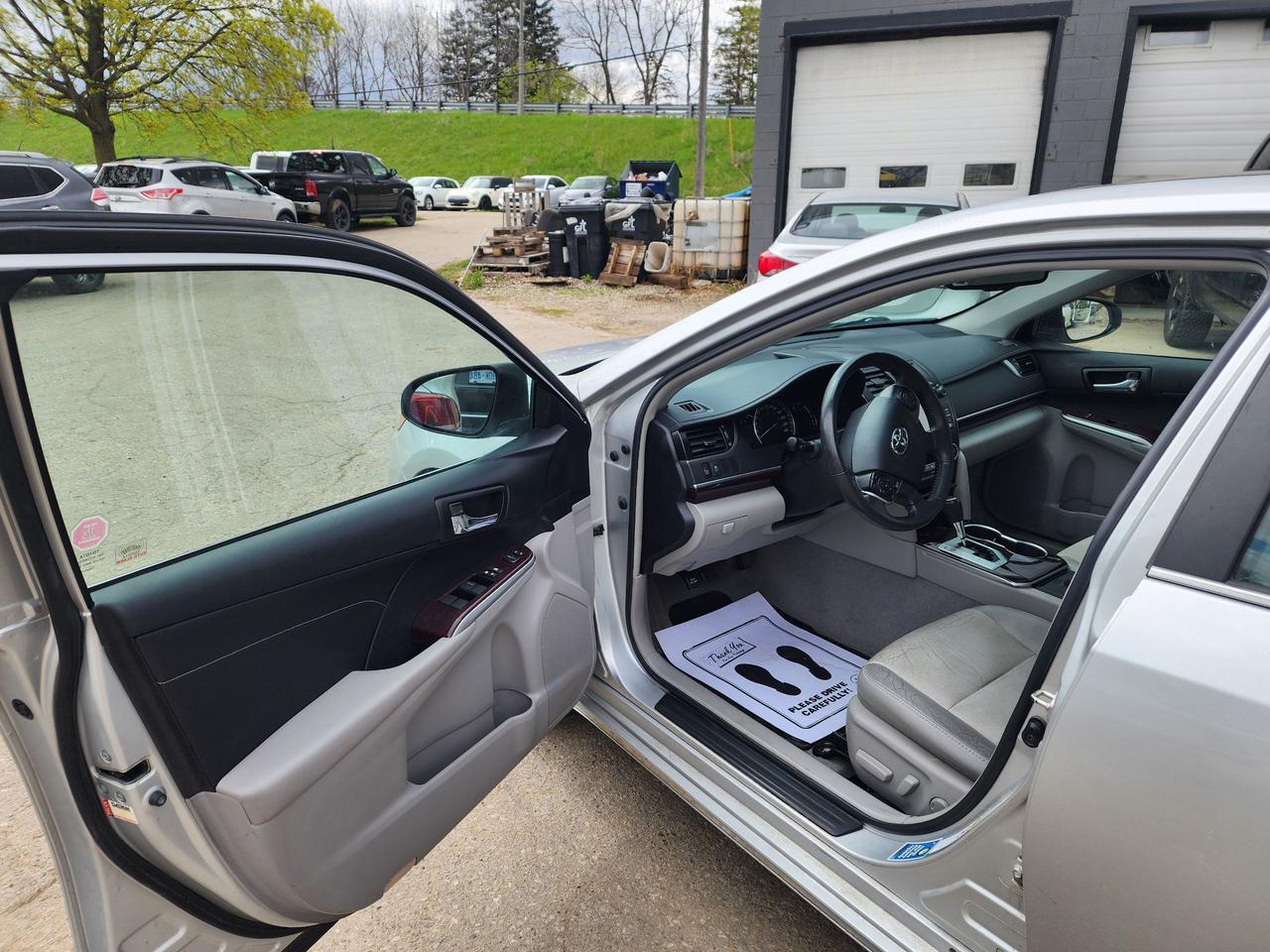2014 Toyota Camry XLE l Mint Condition l Clean Carfax l LOW KM Photo