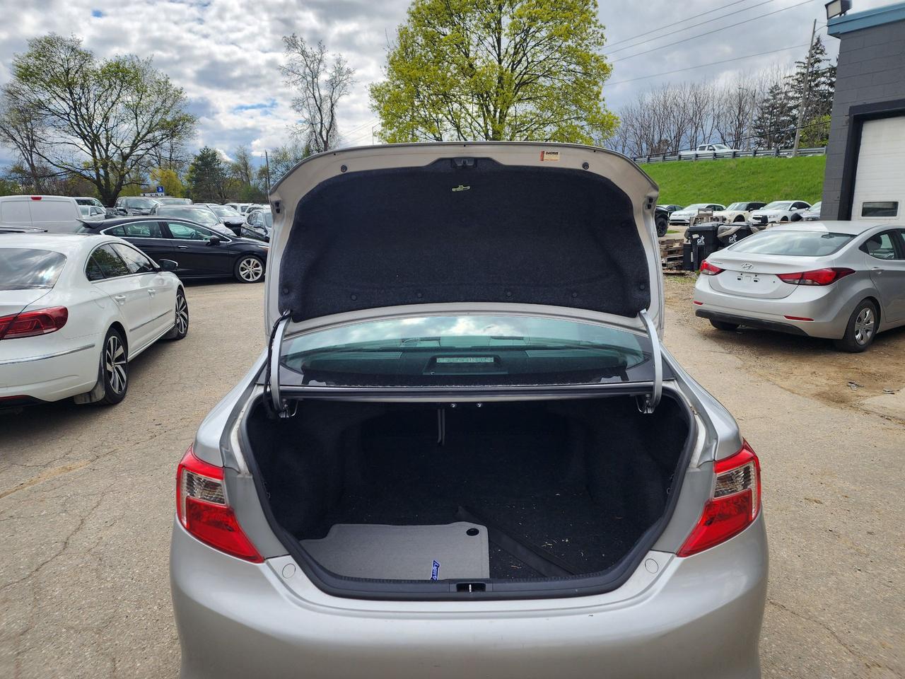 2014 Toyota Camry XLE l Mint Condition l Clean Carfax l LOW KM Photo