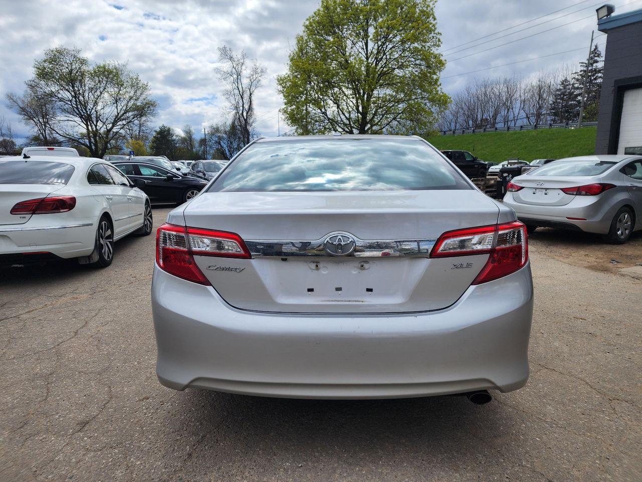 2014 Toyota Camry XLE l Mint Condition l Clean Carfax l LOW KM Photo