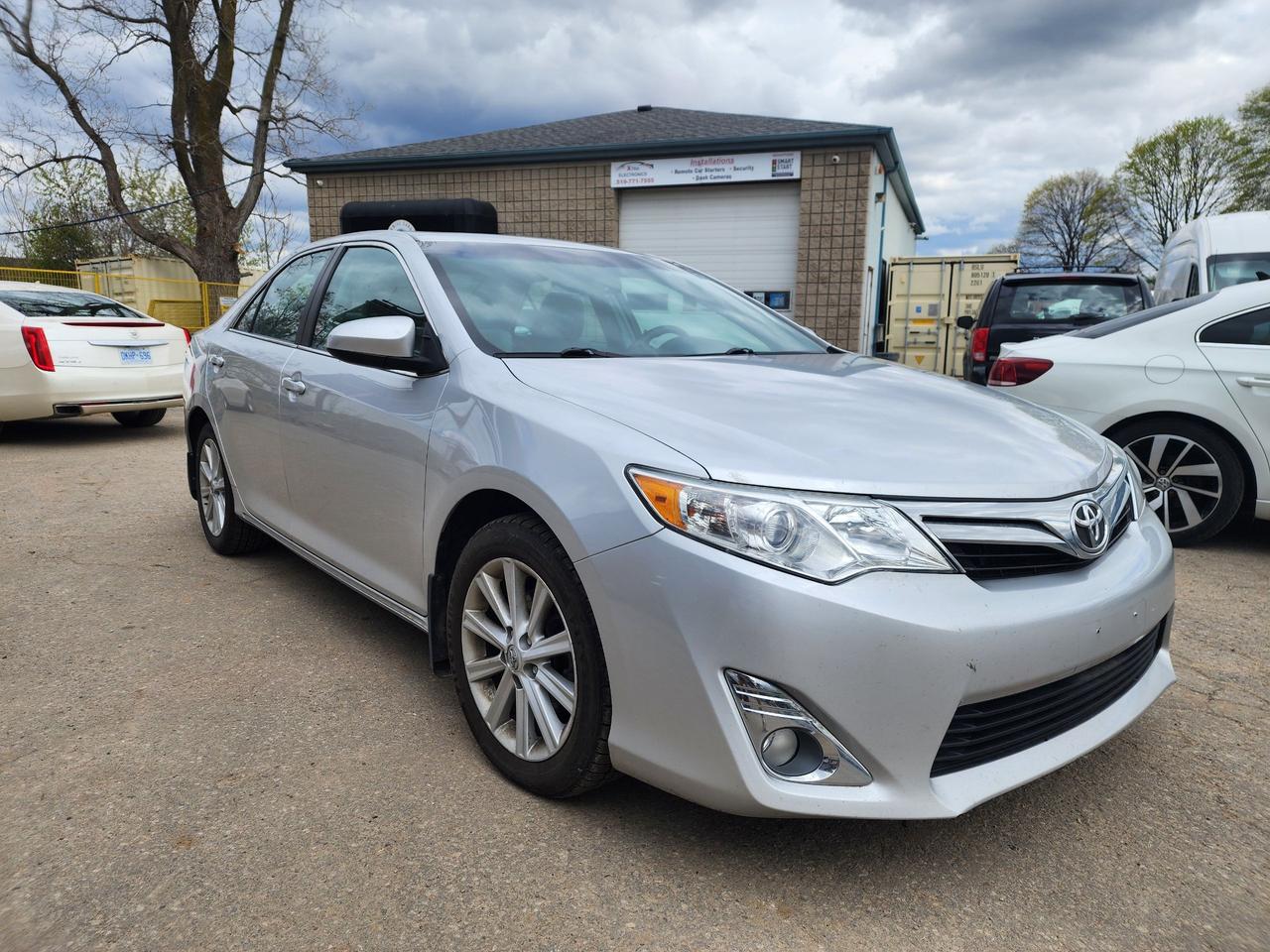 2014 Toyota Camry XLE l Mint Condition l Clean Carfax l LOW KM Photo