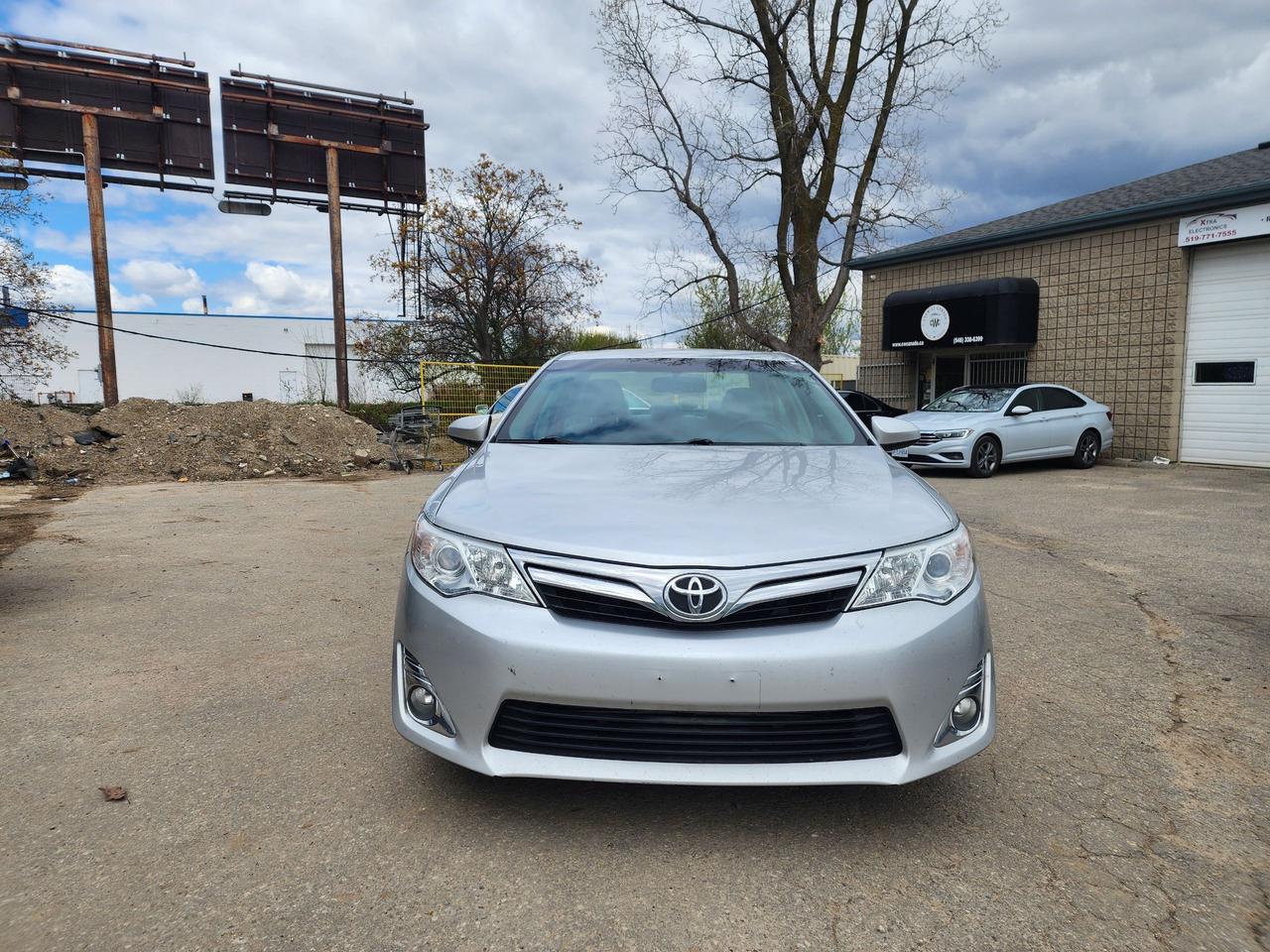 2014 Toyota Camry XLE l Mint Condition l Clean Carfax l LOW KM Photo