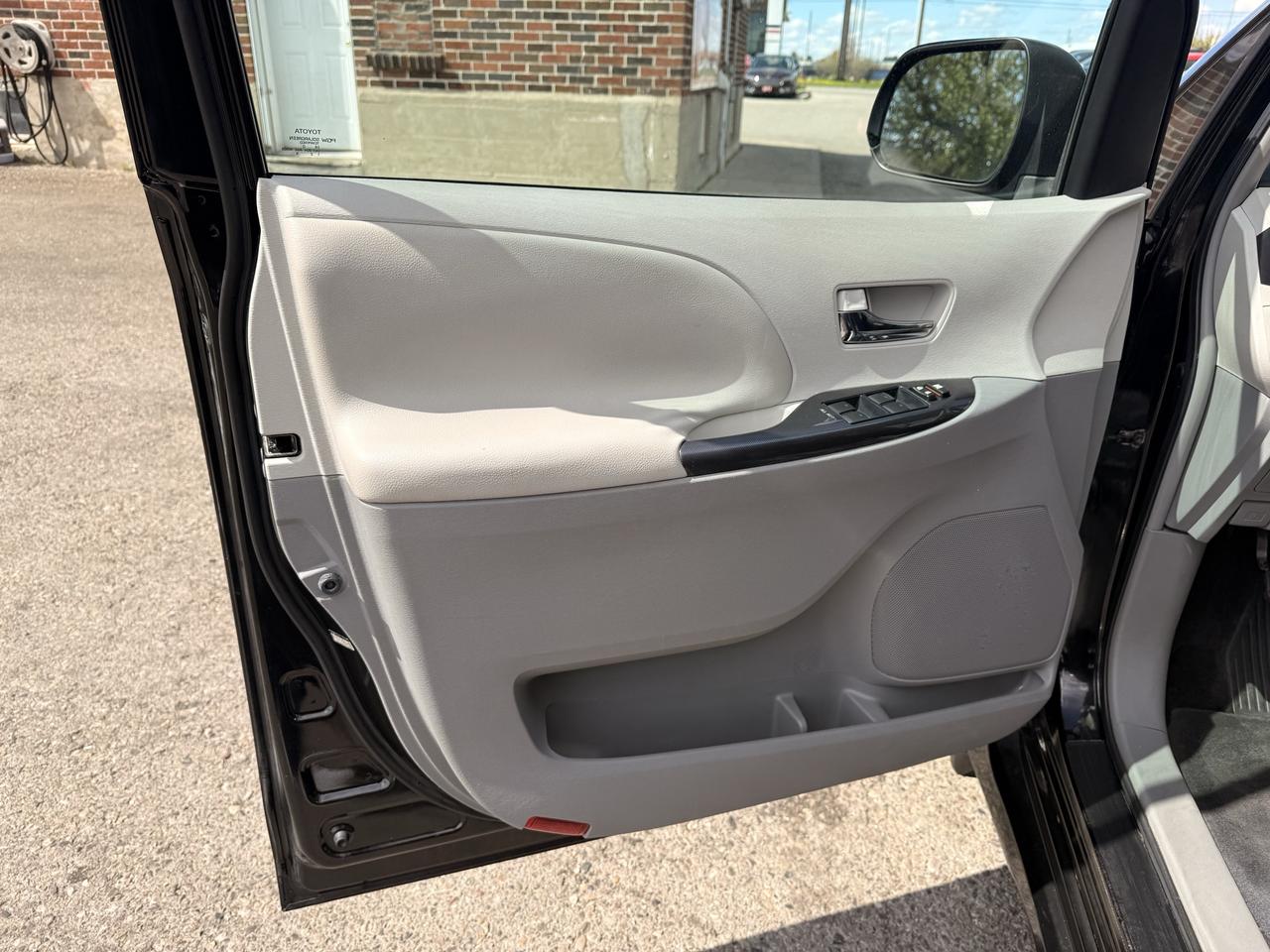 2011 Toyota Sienna SE | One Owner Photo