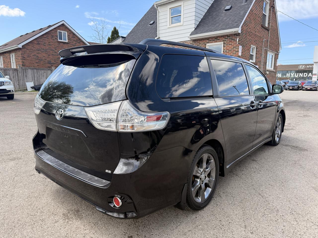 2011 Toyota Sienna SE | One Owner Photo