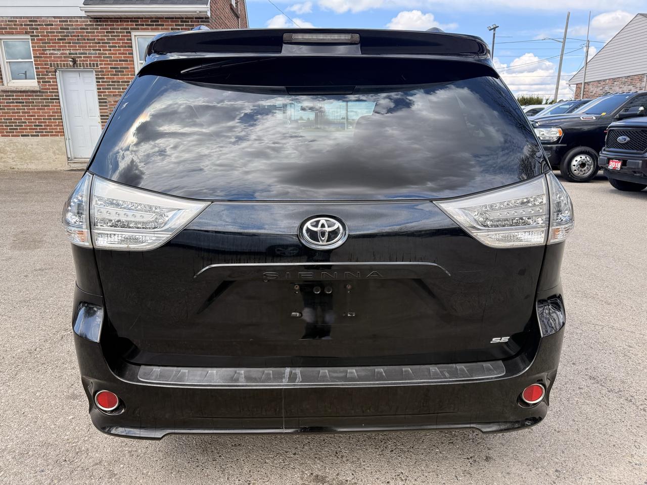 2011 Toyota Sienna SE | One Owner Photo