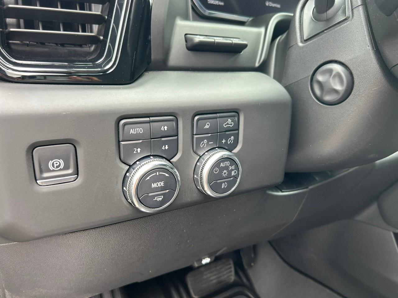 2025 GMC Sierra 1500 Crew Cab Short Box 4-Wheel Drive AT4 Photo