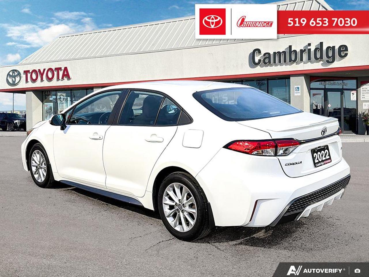 2022 Toyota Corolla SE Photo3
