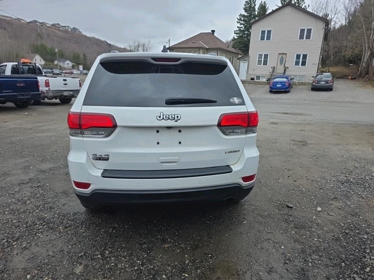 2020 Jeep Grand Cherokee LAREDO Laredo 4X4 Photo3