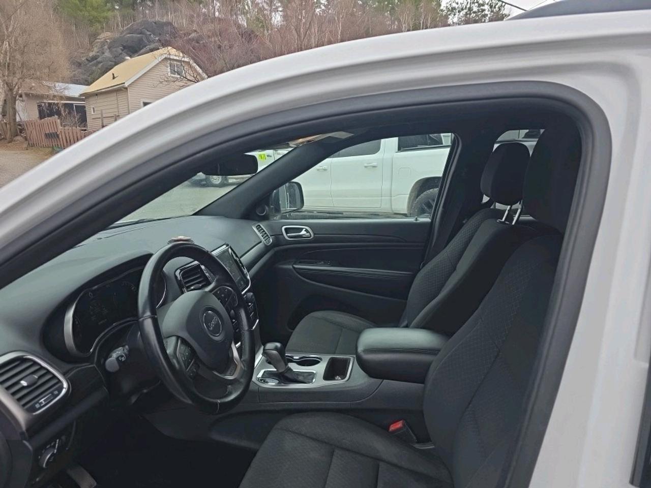 2020 Jeep Grand Cherokee LAREDO Laredo 4X4 Photo