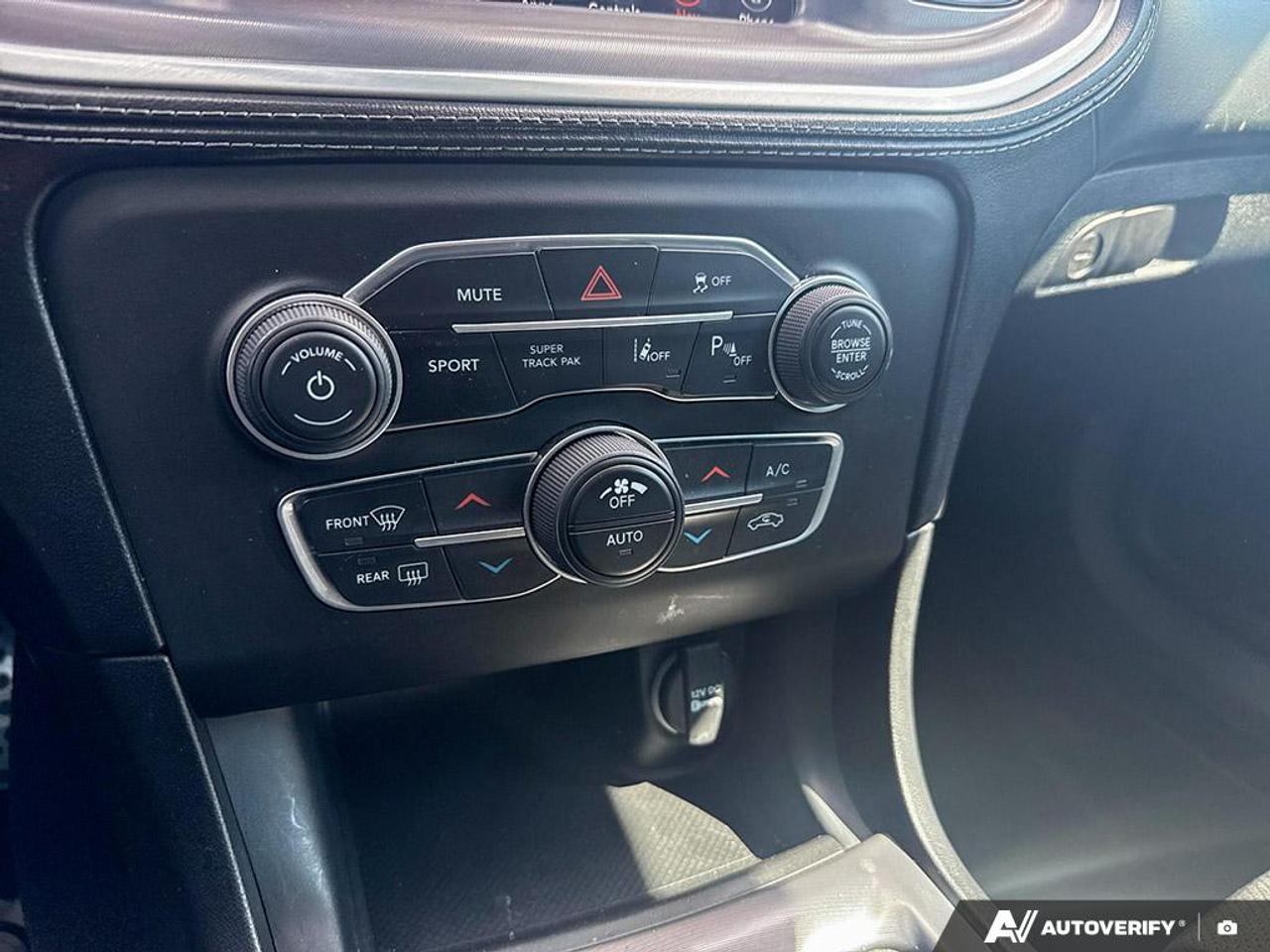 2019 Dodge Charger R/T / NO ACCIDENTS / 5.7L / NAV / ROOF/ PERF SEATS Photo