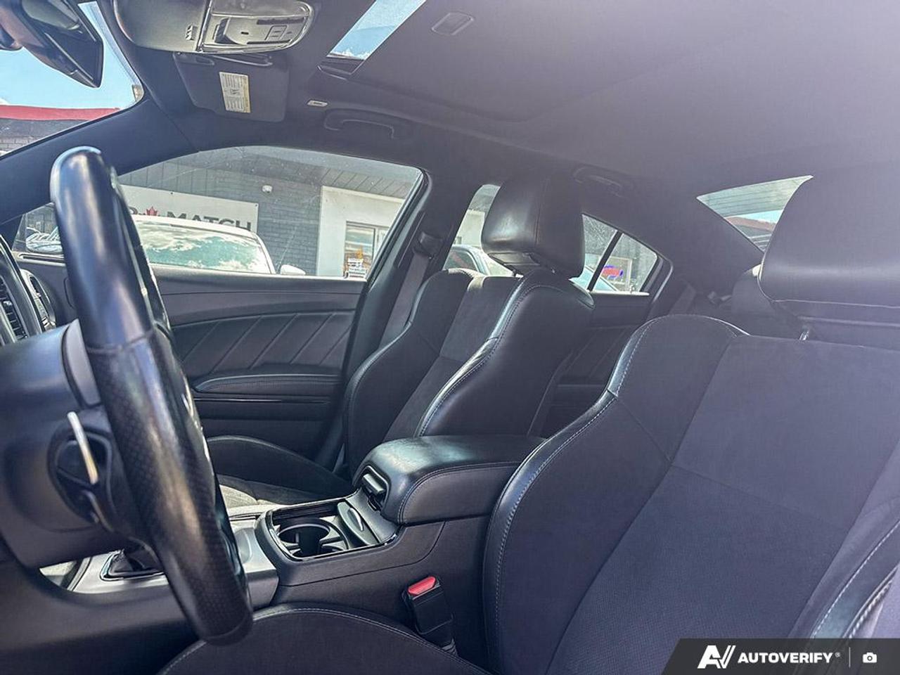 2019 Dodge Charger R/T / NO ACCIDENTS / 5.7L / NAV / ROOF/ PERF SEATS Photo