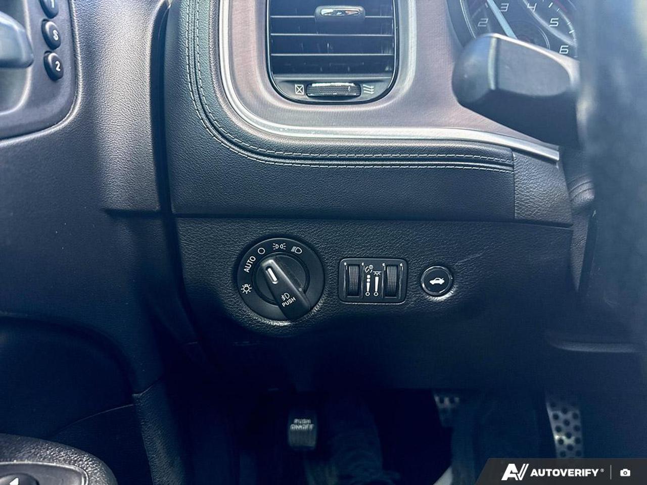 2019 Dodge Charger R/T / NO ACCIDENTS / 5.7L / NAV / ROOF/ PERF SEATS Photo