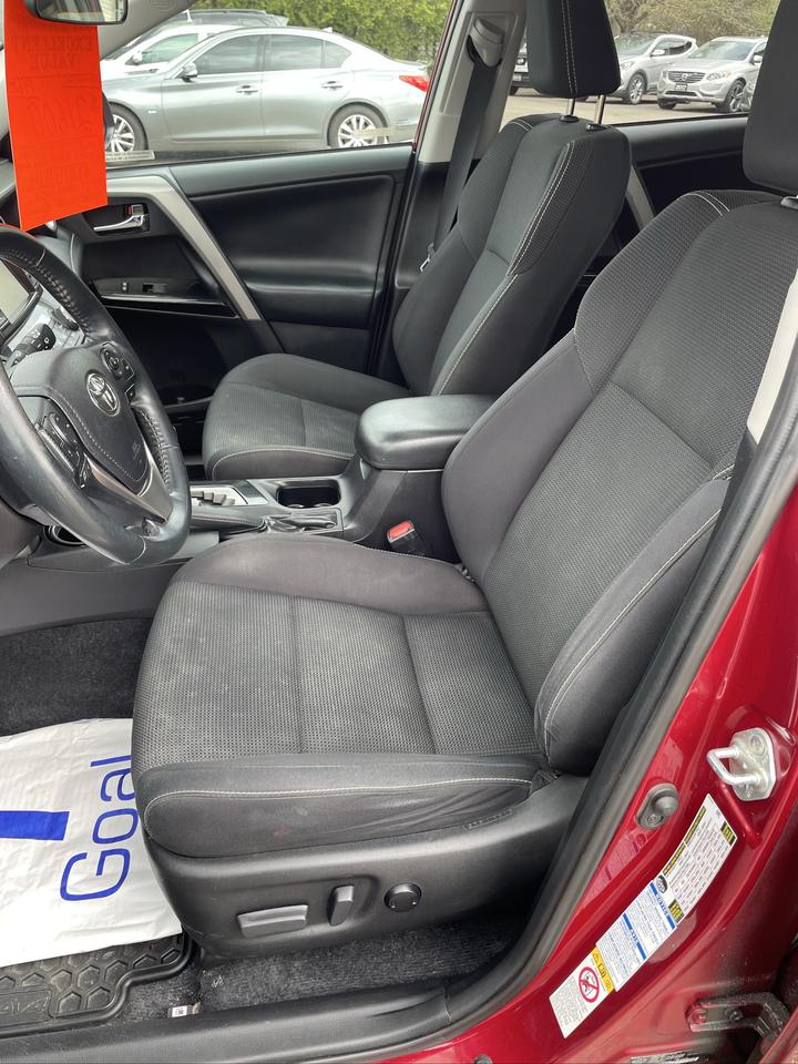 2018 Toyota RAV4 XLE Photo