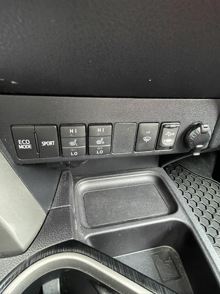 2018 Toyota RAV4 XLE Photo