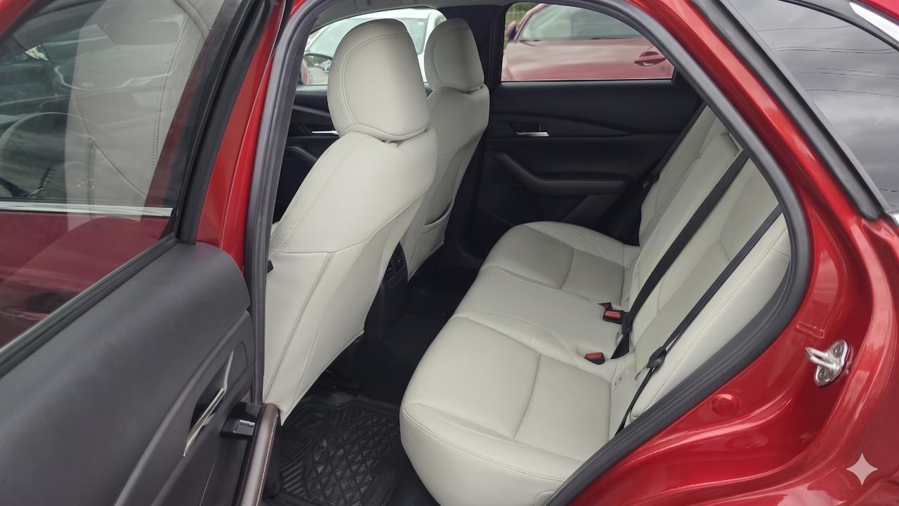2021 Mazda CX-30 GT / NO ACCIDENTS / AWD / LEATHER / ROOF / NAV Photo4
