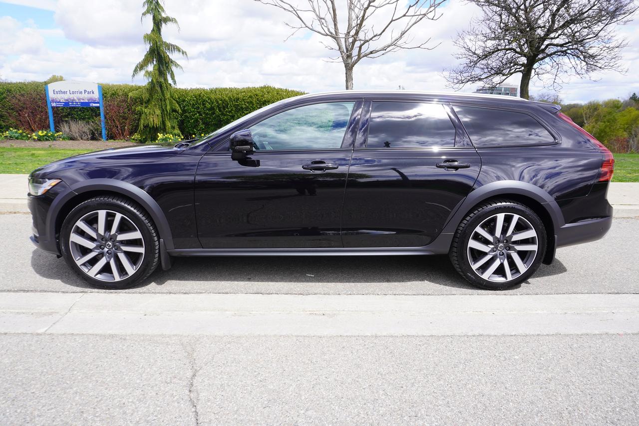 2022 Volvo V90 1 OWNER / NO ACCIDENTS / B6 AWD / CROSS COUNTRY Photo