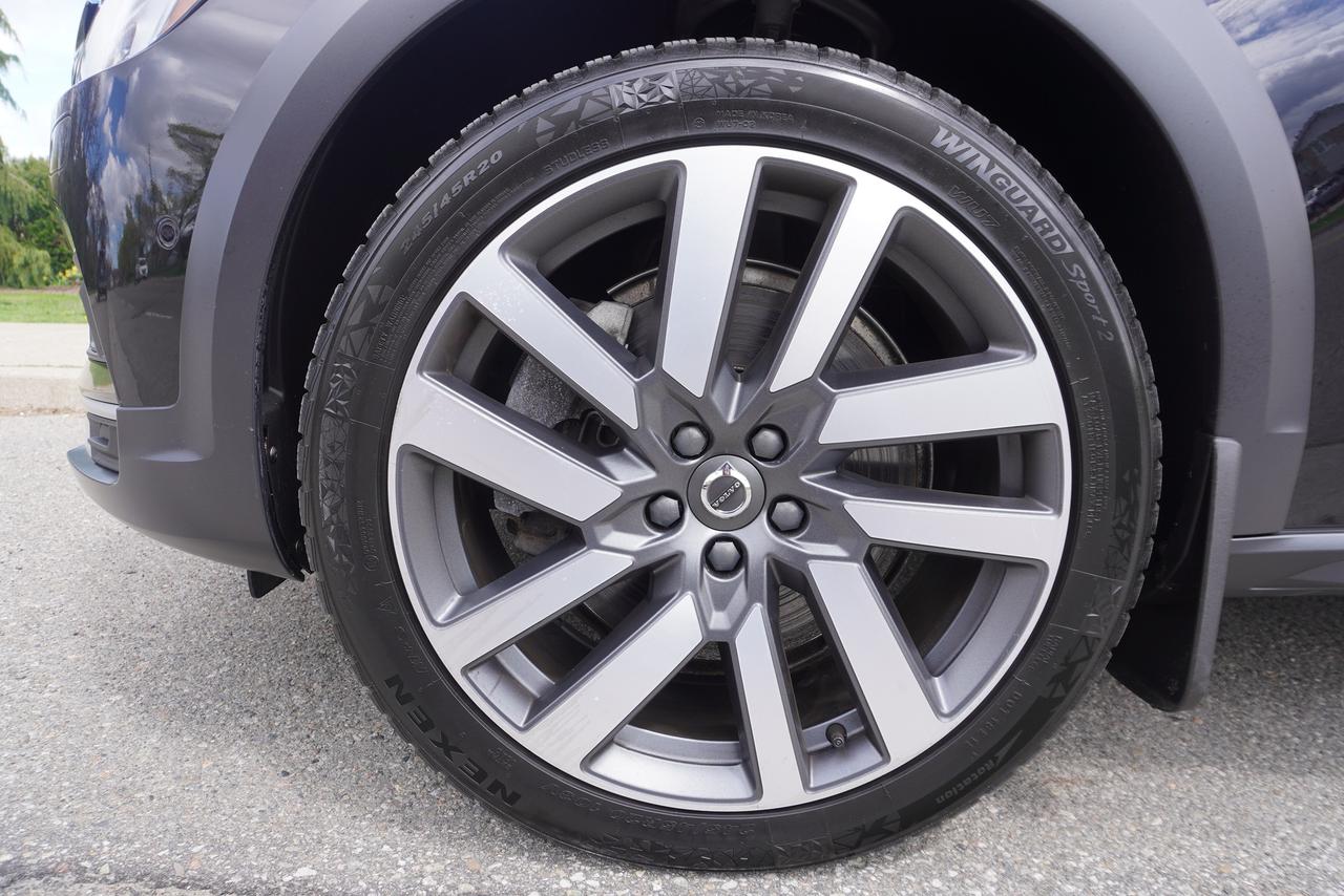 2022 Volvo V90 1 OWNER / NO ACCIDENTS / B6 AWD / CROSS COUNTRY Photo