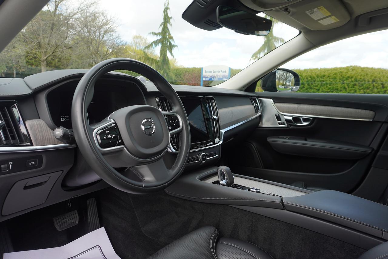2022 Volvo V90 1 OWNER / NO ACCIDENTS / B6 AWD / CROSS COUNTRY Photo