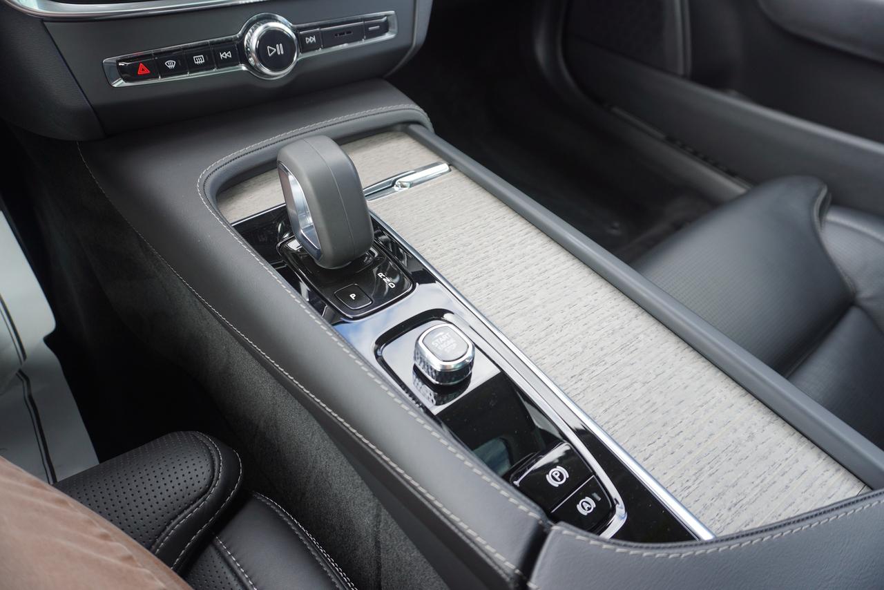 2022 Volvo V90 1 OWNER / NO ACCIDENTS / B6 AWD / CROSS COUNTRY Photo