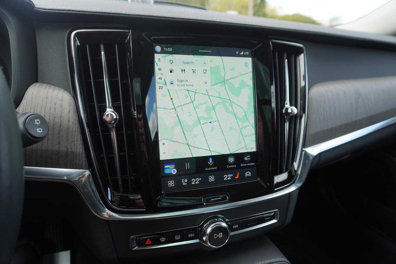 2022 Volvo V90 1 OWNER / NO ACCIDENTS / B6 AWD / CROSS COUNTRY Photo