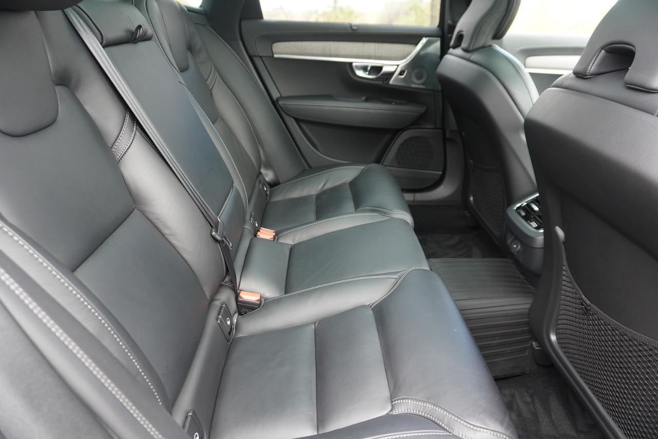 2022 Volvo V90 1 OWNER / NO ACCIDENTS / B6 AWD / CROSS COUNTRY Photo
