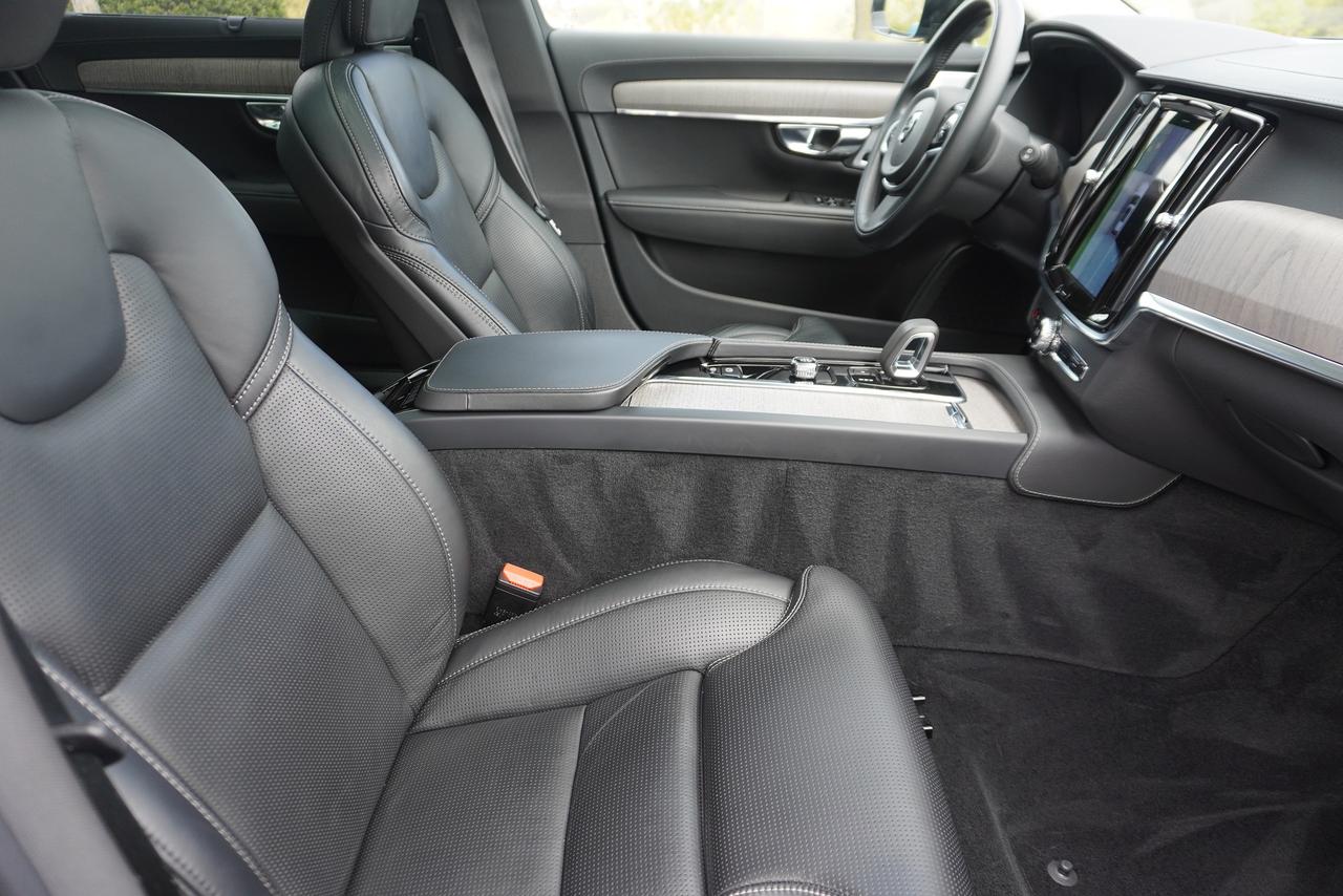 2022 Volvo V90 1 OWNER / NO ACCIDENTS / B6 AWD / CROSS COUNTRY Photo