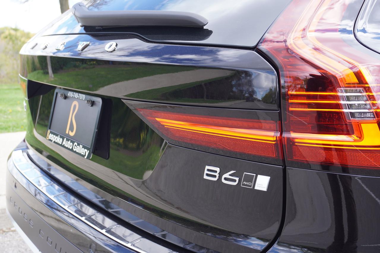 2022 Volvo V90 1 OWNER / NO ACCIDENTS / B6 AWD / CROSS COUNTRY Photo
