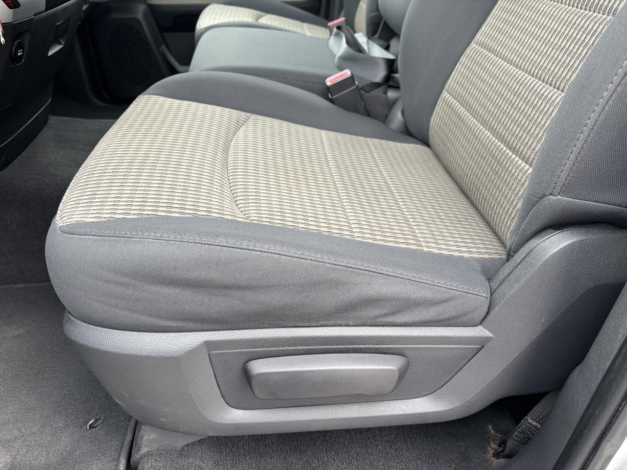 2011 Dodge Ram 1500 SLT Photo