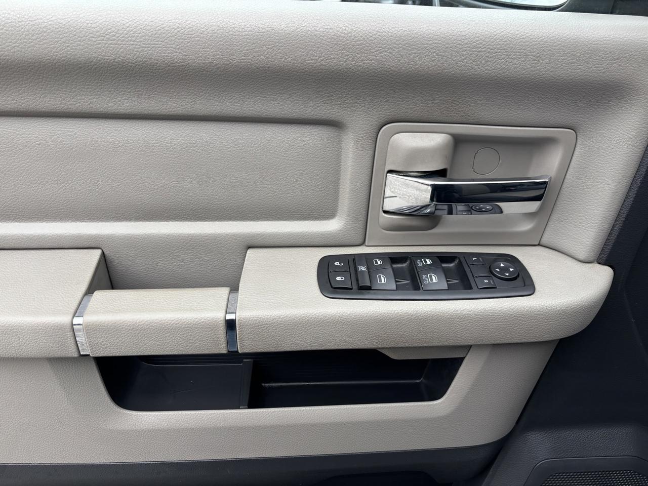 2011 Dodge Ram 1500 SLT Photo
