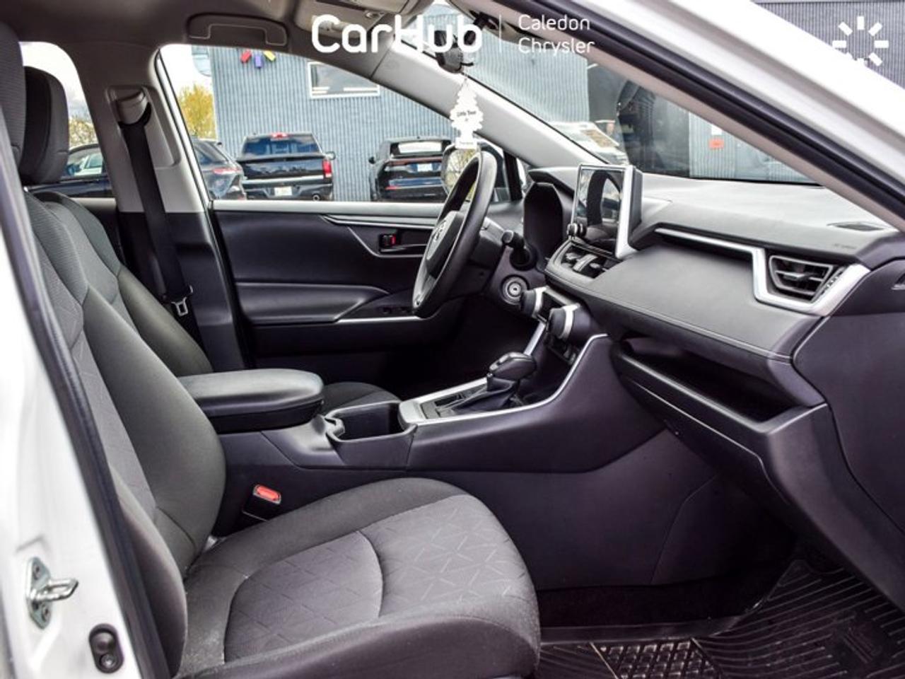2023 Toyota RAV4 LE Photo