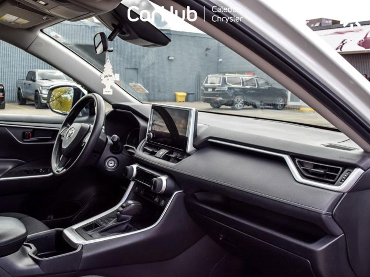 2023 Toyota RAV4 LE Photo