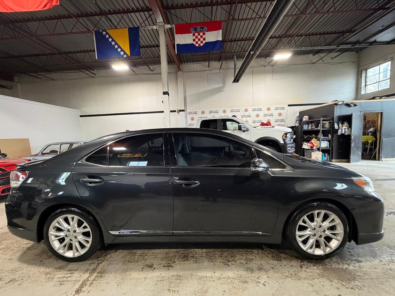 2010 Lexus HS 250H PREMIUM LUXURY PKG | HYBRID | HEATED&COOLED SEATS Photo3
