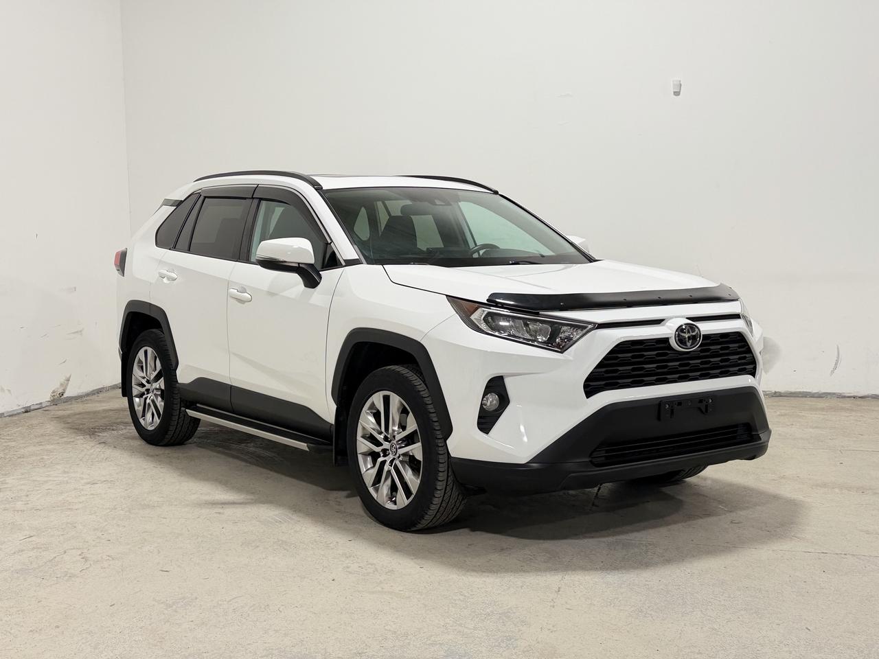 2020 Toyota RAV4 XLE | LEATHER | ROOF | AWD Photo2