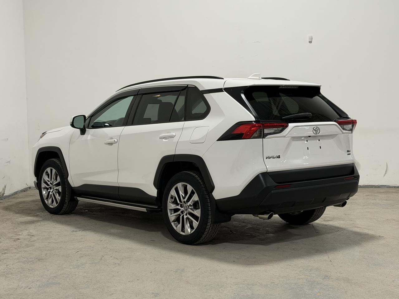 2020 Toyota RAV4 XLE | LEATHER | ROOF | AWD Photo4