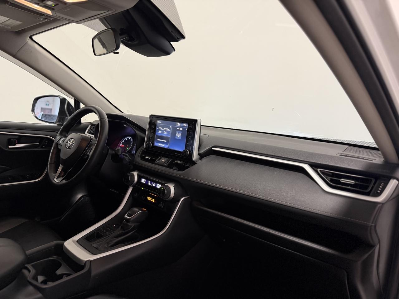 2020 Toyota RAV4 XLE | LEATHER | ROOF | AWD Photo
