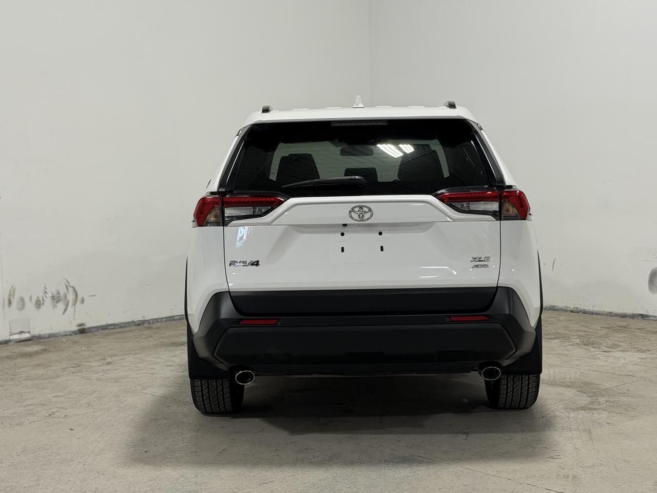 2020 Toyota RAV4 XLE | LEATHER | ROOF | AWD Photo