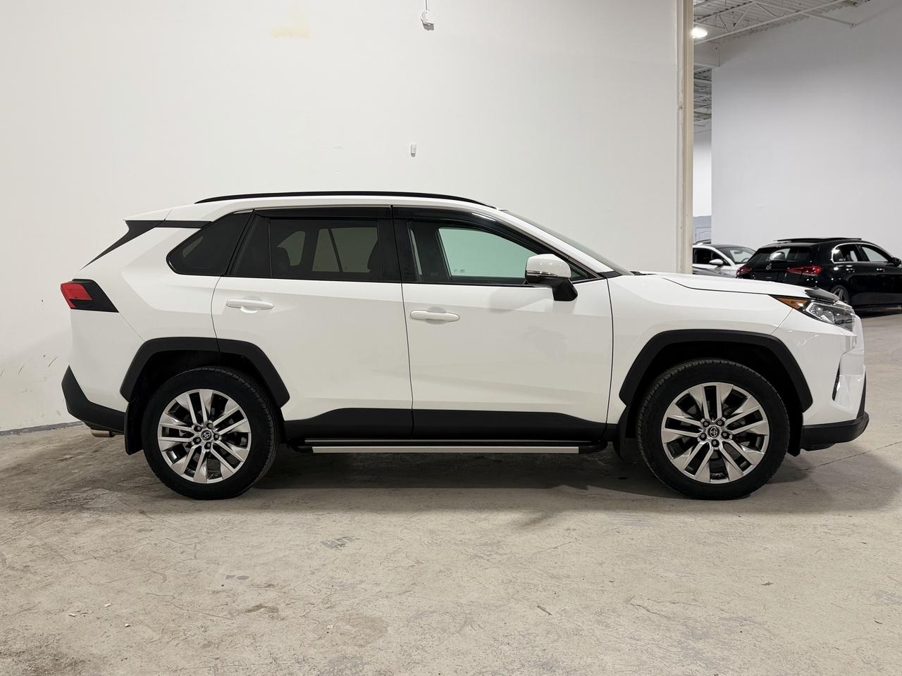 2020 Toyota RAV4 XLE | LEATHER | ROOF | AWD Photo3
