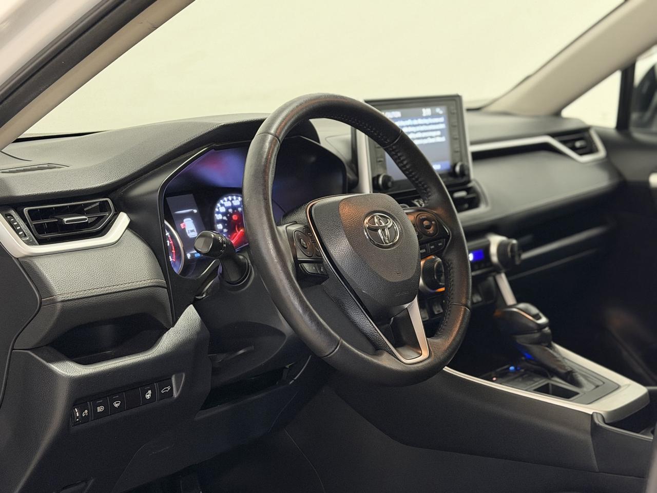 2020 Toyota RAV4 XLE | LEATHER | ROOF | AWD Photo