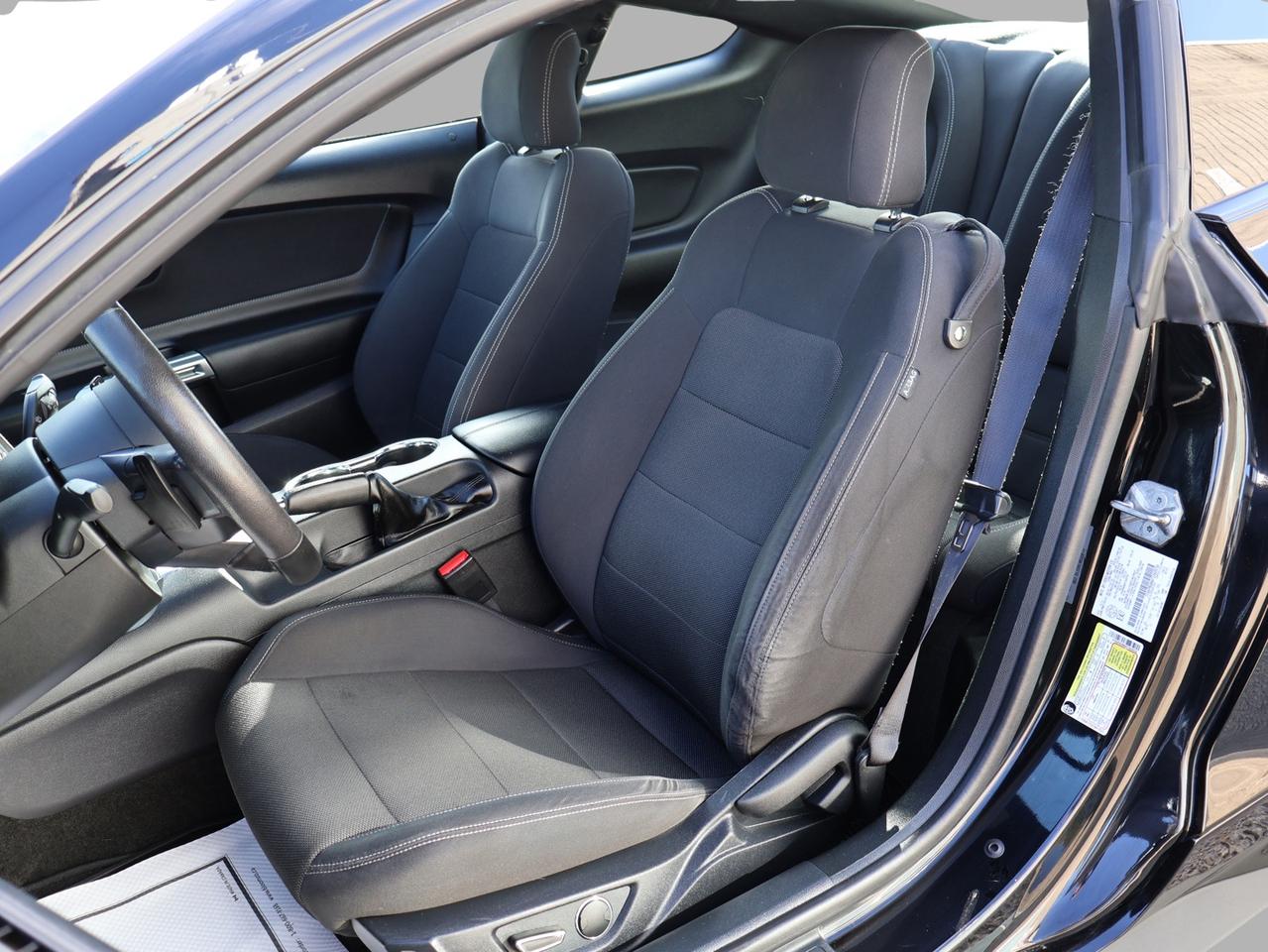 2015 Ford Mustang V6 COUPE CERTIFIED *ACCIDENT FREE*FORD MAINTAIN*2nd WINTER* CAMERA BLUETOOTH CRUISE ALLOYS Photo