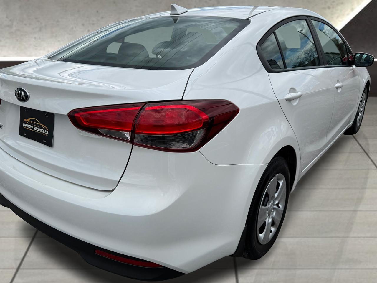 2017 Kia Forte LX+CLEAN CARFAX+ApplePlay+Camera+Heated Seats Photo