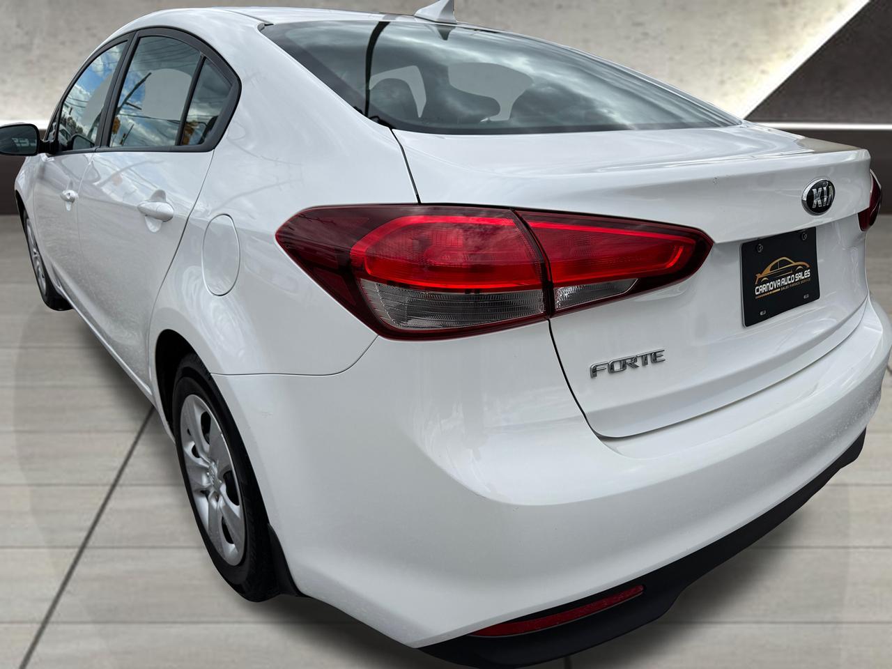 2017 Kia Forte LX+CLEAN CARFAX+ApplePlay+Camera+Heated Seats Photo