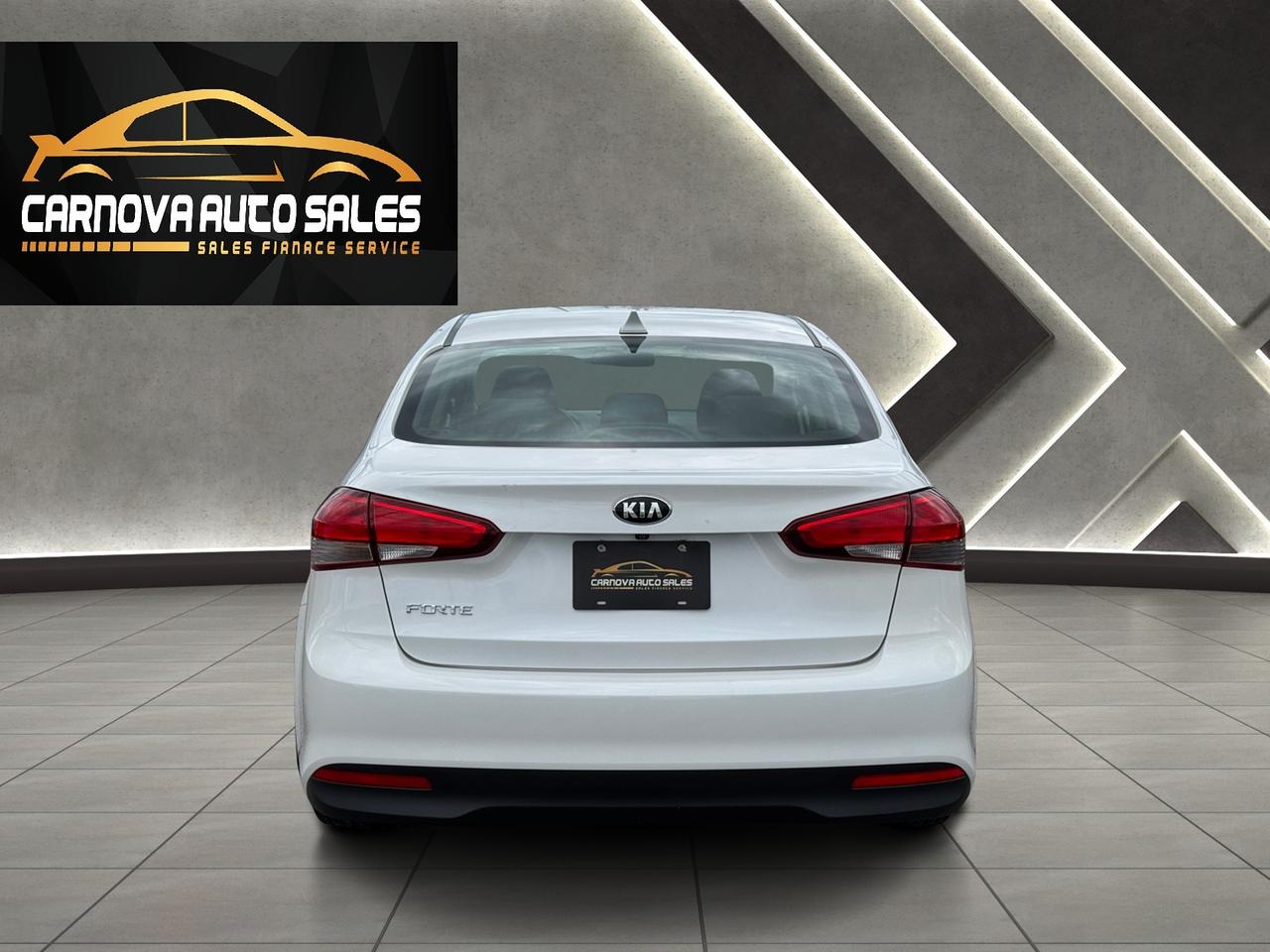 2017 Kia Forte LX+CLEAN CARFAX+ApplePlay+Camera+Heated Seats Photo4