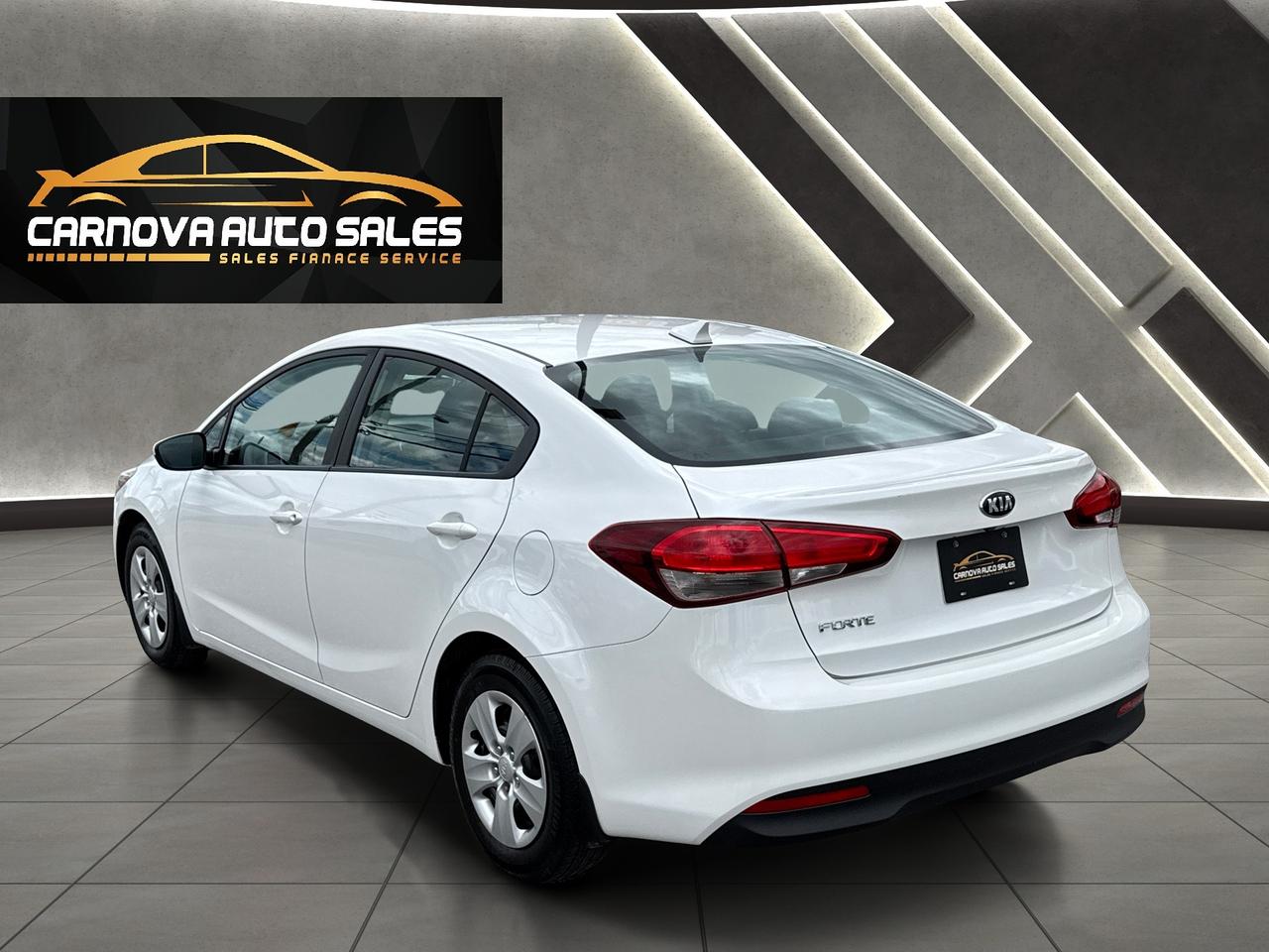 2017 Kia Forte LX+CLEAN CARFAX+ApplePlay+Camera+Heated Seats Photo3