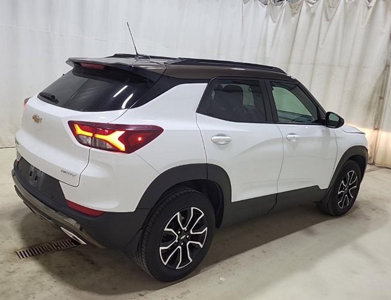 2022 Chevrolet TrailBlazer ACTIV AWD | Leather | Power Seat | BSM | Heated Wheel + Seats | Remote Start | CarPlay and More ! Photo2