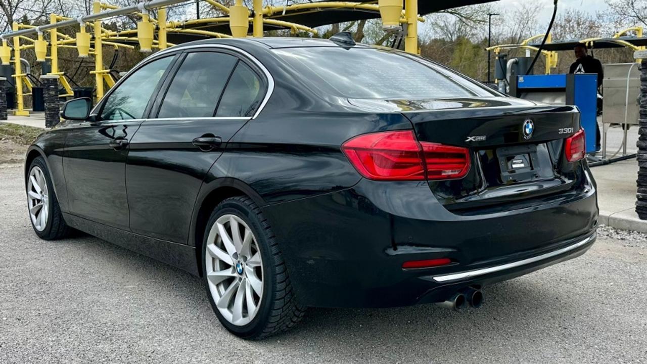 2017 BMW 3 Series 330i xDrive Photo